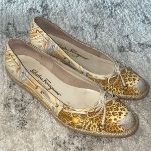 Salvatore Ferragamo Womens Print Flats